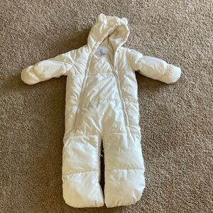 Gap snow suit. Size 12-18 months in great condition.